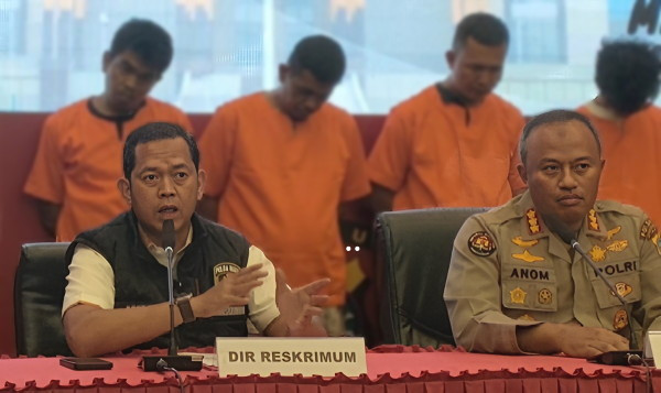 4 Debt Collector Brutal Ditangkap Usai Rusak Mobil dan Aniaya Korban di Halaman Mapolsek Bukit Raya