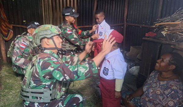 Baju_skh_anak_anak_Papua.JPG