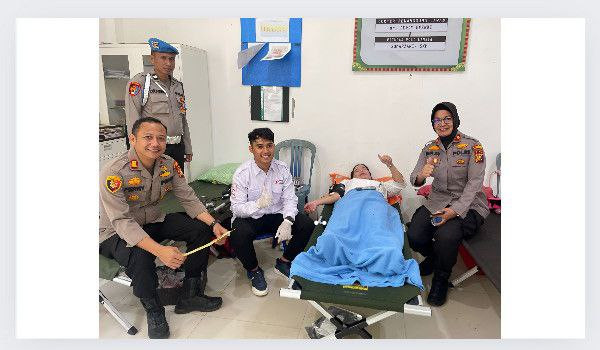 Sempena Hari Bhayangkari ke-78, Polsek Tapung Gelar Baksos di Desa Petapahan