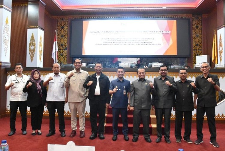 DPRD dan Pemko Pekanbaru Sepakati KUA-PPAS APBD 2025 dengan Anggaran Rp3,02 Triliun