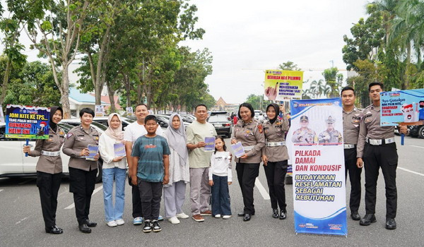 Personel Ditlantas Polda Riau Bantu Kampanyekan Tak Golput Pilkada Riau 2024