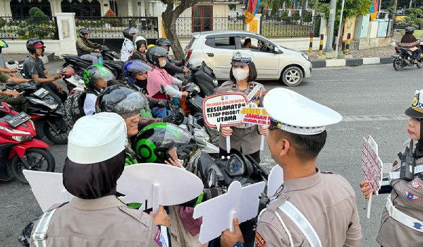 Lagi, Ditlantas Polda Riau Edukasi Pengendara tentang Kamseltibcarlantas