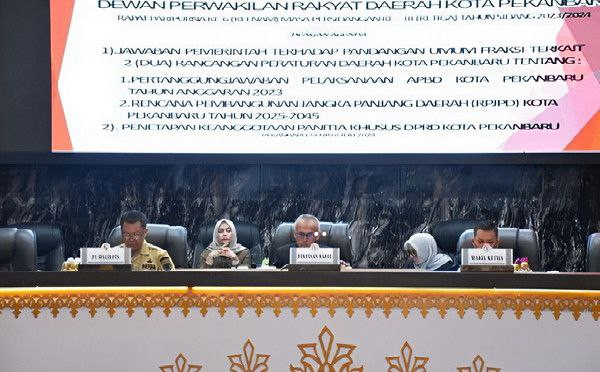 Paripurna DPRD Pekanbaru tentang Jawaban Pemko terhadap Pandangan Umum Fraksi Terkait 2 Ranperda