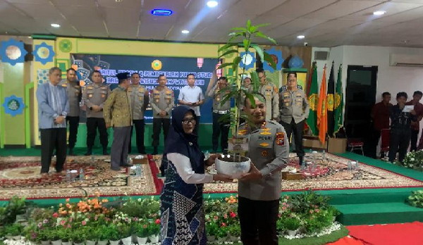 Kapolda Riau Perkenalkan Konsep Green Policing di Hadapan Calon Wisudawan UMRI