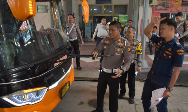 Pastikan Keselamatan Penumpang, Satlantas Polresta Pekanbaru Gelar Rampcheck di Terminal BRPS