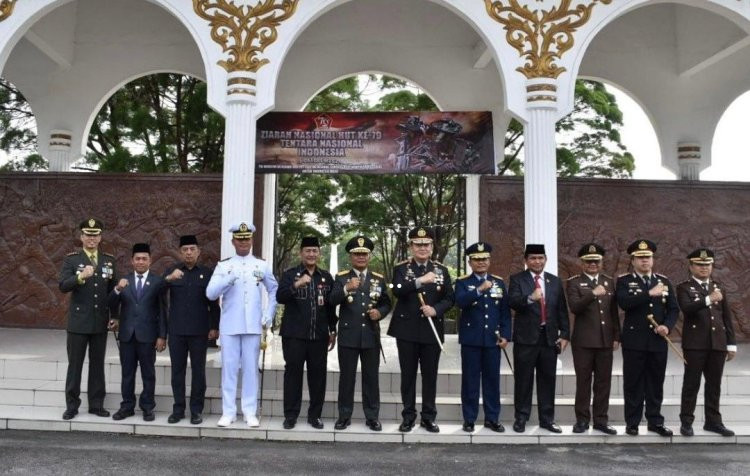 Ketua DPRD Pekanbaru Ikuti Ziarah Nasional Peringati HUT ke-79 TNI, Hormati Jasa Pahlawan untuk Keutuhan NKRI