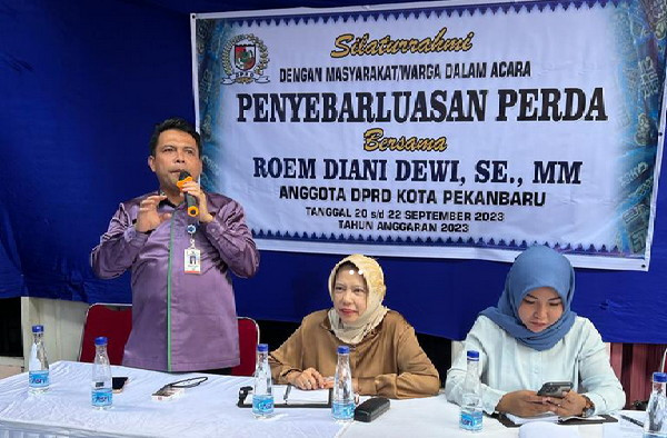 Kegiatan Sosper Anggota DPRD Pekanbaru Roem Diani Dewi dengan Warga Jalan Putri Nilam, Sukajadi