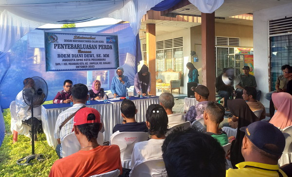 Anggota DPRD Pekanbaru Roem Diani Dewi Sosialisasikan Perda Bantuan Hukum di Jalan Semangka