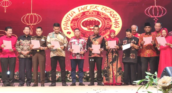 Ribuan Warga Tionghoa Pekanbaru Rayakan Cap Go Meh Bersama