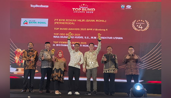 Wabup_JC_di_Penghargaan_BPD_se_Indonesia.jpg