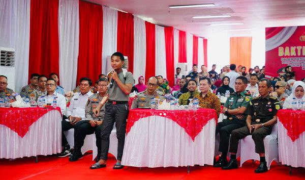 adi_purnama_penerima_tangan_palsu.jpg