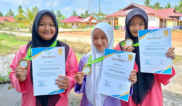 SMA Negeri 3 Bangko Beri Penghargaan bagi Siswa Tahfiz yang Capai Target Hafalan