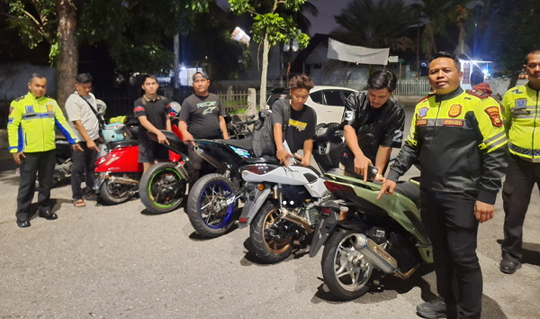 Satlantas Polresta Pekanbaru Tindak Balap Liar, 23 Kendaraan Diamankan