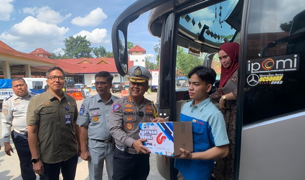 Dirlantas Polda Riau Distribusikan 8.000 Paket Sembako