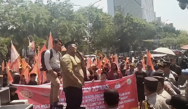 Seribuan Aktivis LSM Riau Bersatu Desak APH Usut Dugaan Jual Beli Kursi PPDB