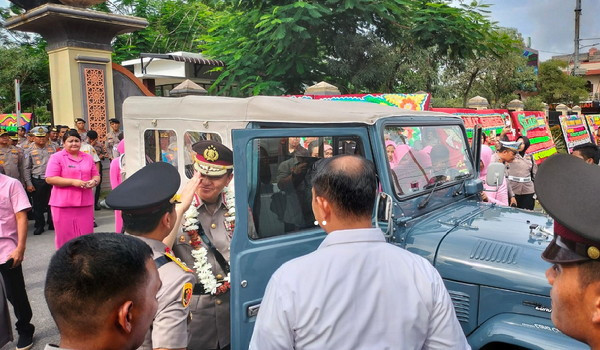 Lepas Jabatan, Irjen Pol Mohammad Iqbal Tinggalkan Polda Riau dengan Hardtop Kesayangannya
