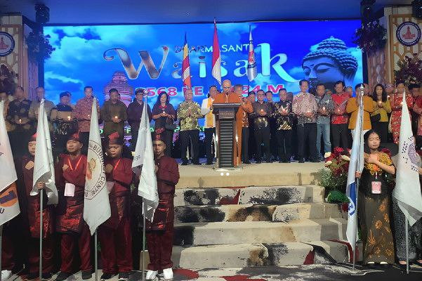 Dihadiri Pj Gubernur, 3.000 Umat Buddha Pekanbaru Rayakan Dharmasanti Waisak 2024